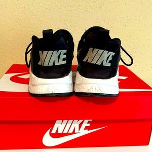 Air Hurache by Nike